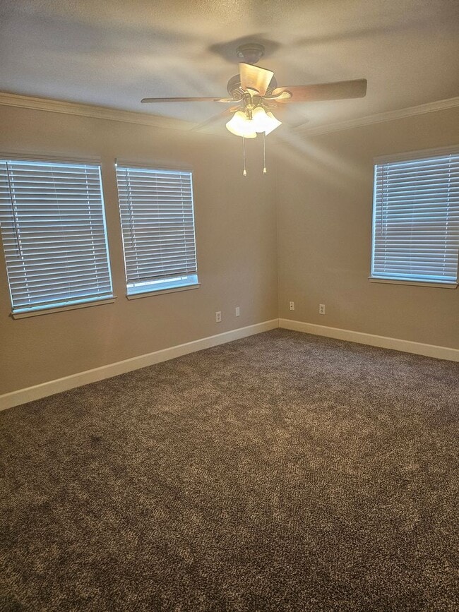 Building Photo - Large 2 bedroom in central Yuba City