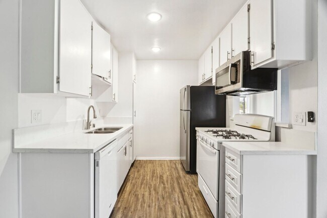 Foto del interior - 17211 Chatsworth Street