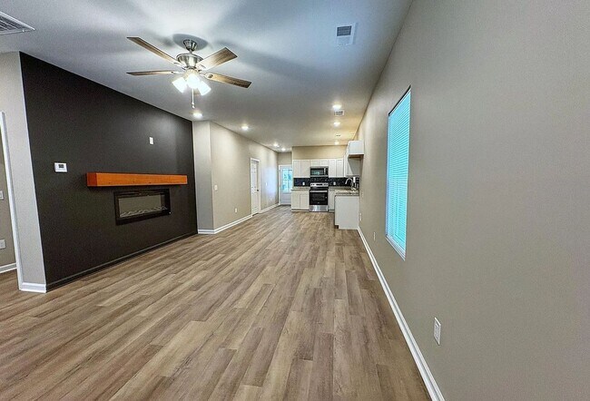 Foto del edificio - NEW LISITING