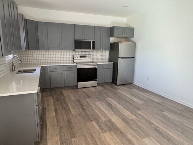 Building Photo - 20 Sanford Ave