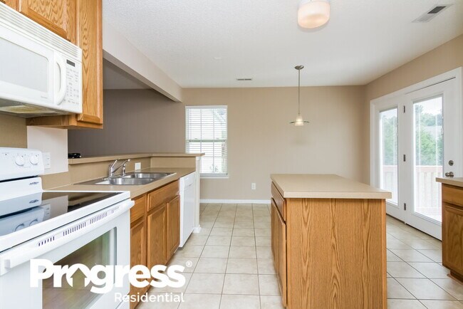 Foto del edificio - 15257 Pangborn Pl