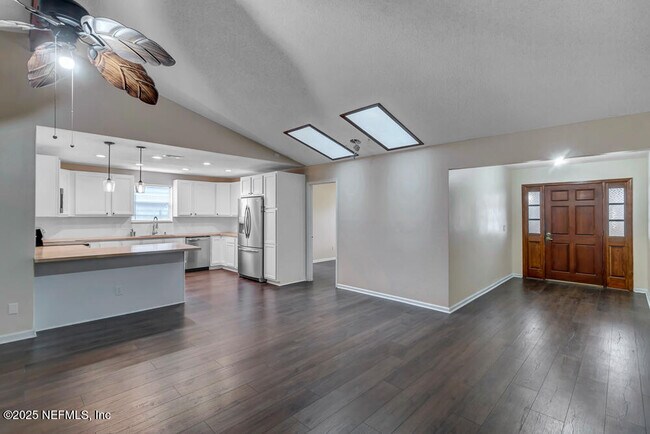 Building Photo - 4518 Crosstie Rd S