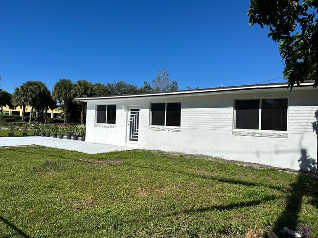 Foto del edificio - 3500 Sutton Rd