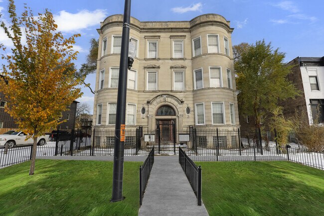 Foto del edificio - 5341 S Indiana Ave