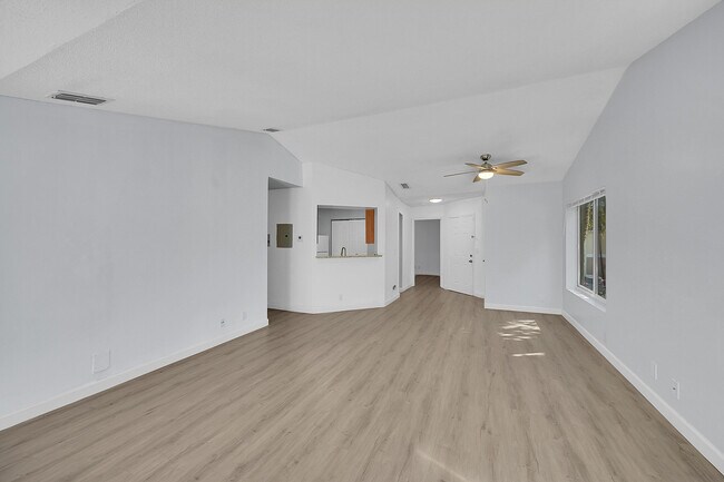 Foto del edificio - 815 Boynton Beach Blvd