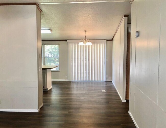 Building Photo - 16123 Lone Star Ranch Dr