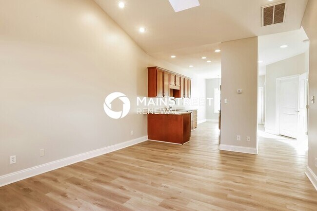 Building Photo - 3 Bedroom Pet-Friendly Home in Corryton, TN with Main Street Renewal