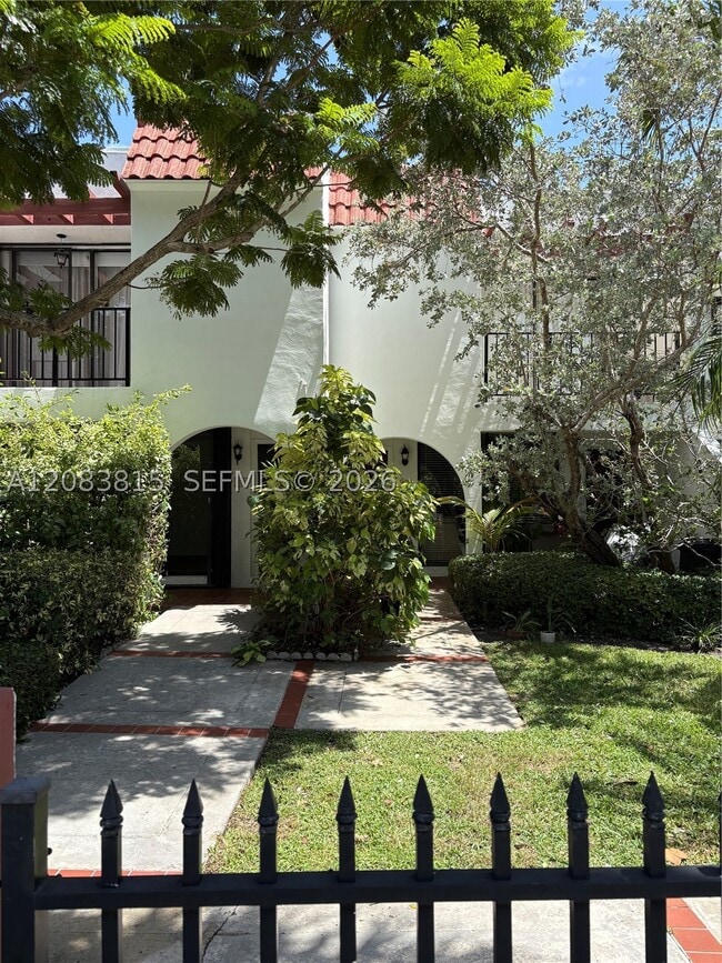 Building Photo - 265 Grapetree Dr