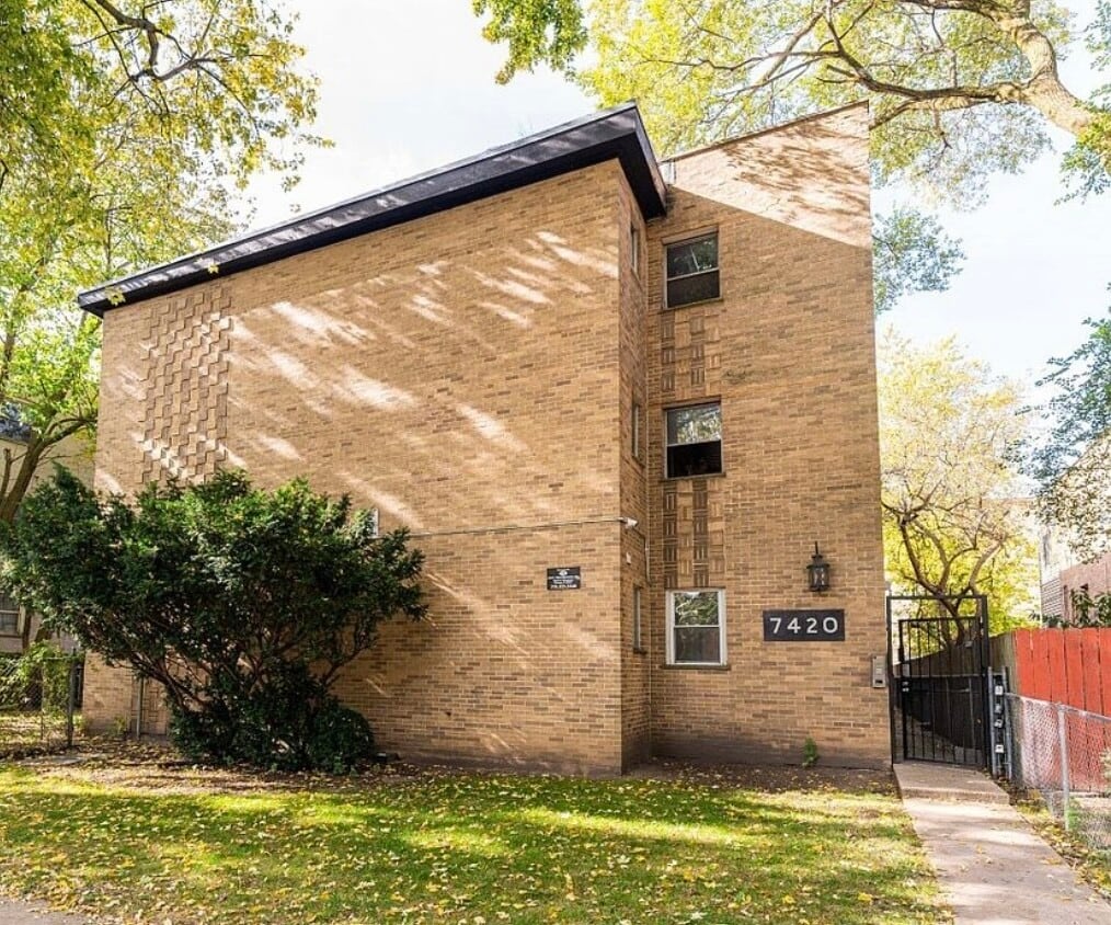 Primary Photo - 7420 N Winchester Ave