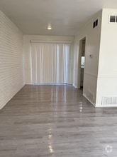 Building Photo - 1303 65th Dr