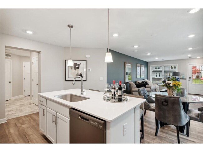 Foto del edificio - Beautiful 3bed 3bath Lennar smart home for lease in Otsego