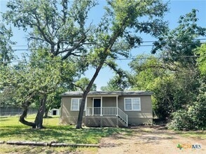 Building Photo - 4457 Lakeview Dr