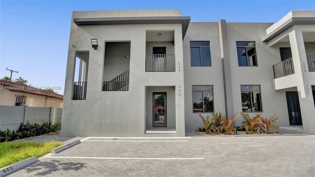 Foto del edificio - 444 E 16th St