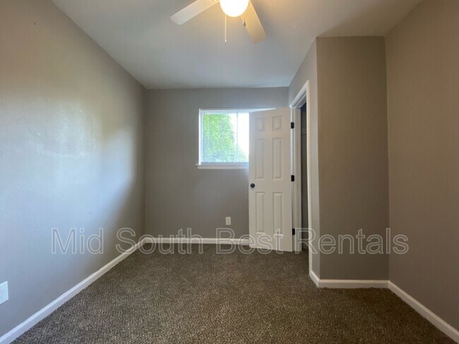 Foto del edificio - 1616 Cameron St
