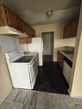 Building Photo - 1813 Cedarhill Dr