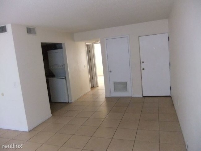 Building Photo - 837 Hickory St