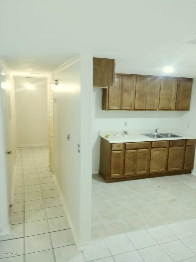 Building Photo - 1244 W 27th St