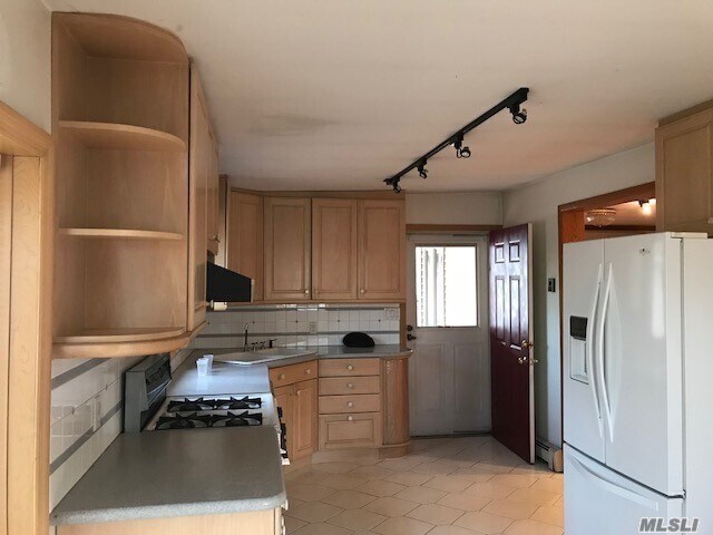 Foto del edificio - 248-27 Thornhill Ave