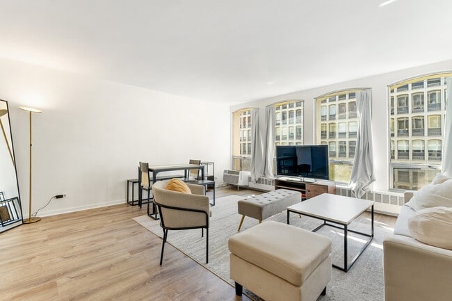 Building Photo - 1451 E 55th St