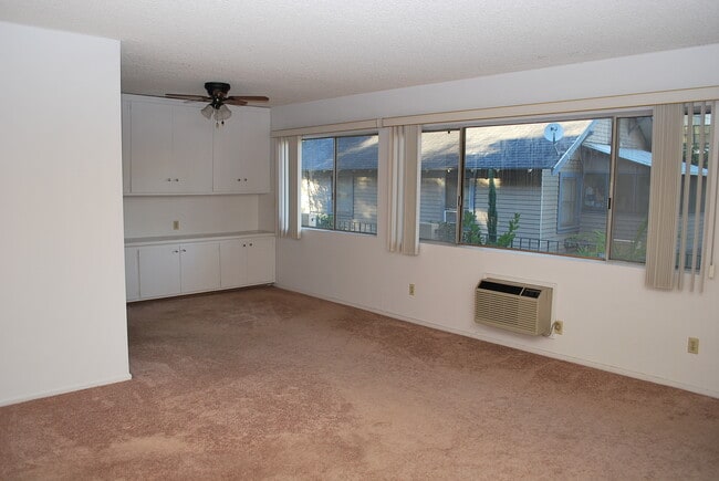 Dining Room - 236 S Mentor Ave