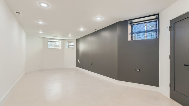 Foto del edificio - 6435 S Maryland Ave
