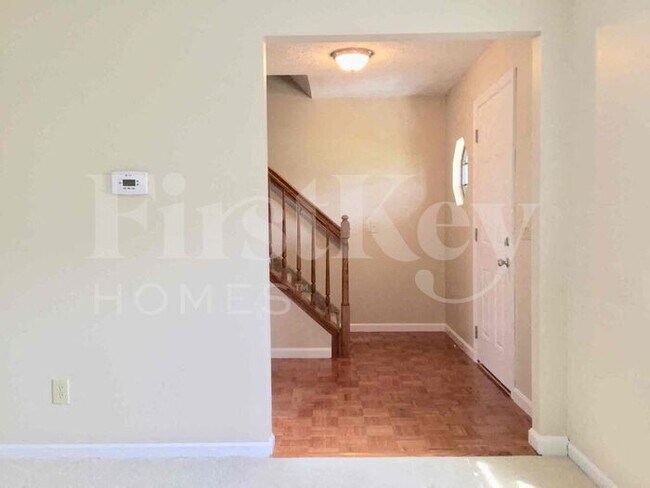 Foto del edificio - 7881 Drawbridge Ct