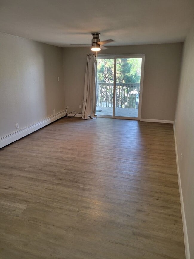 Building Photo - 1302 S Parker Rd