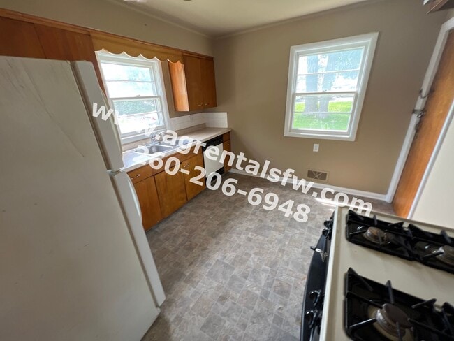 Building Photo - 325 Dalgren Ave