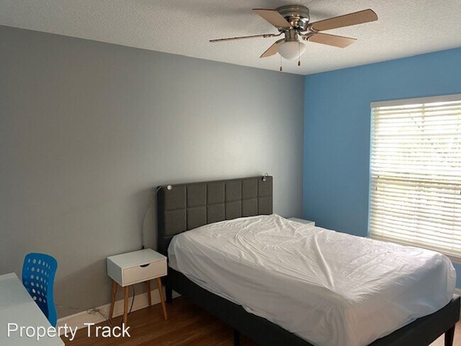 Building Photo - 2 br, 2.5 bath House - 5630 Samter Ct