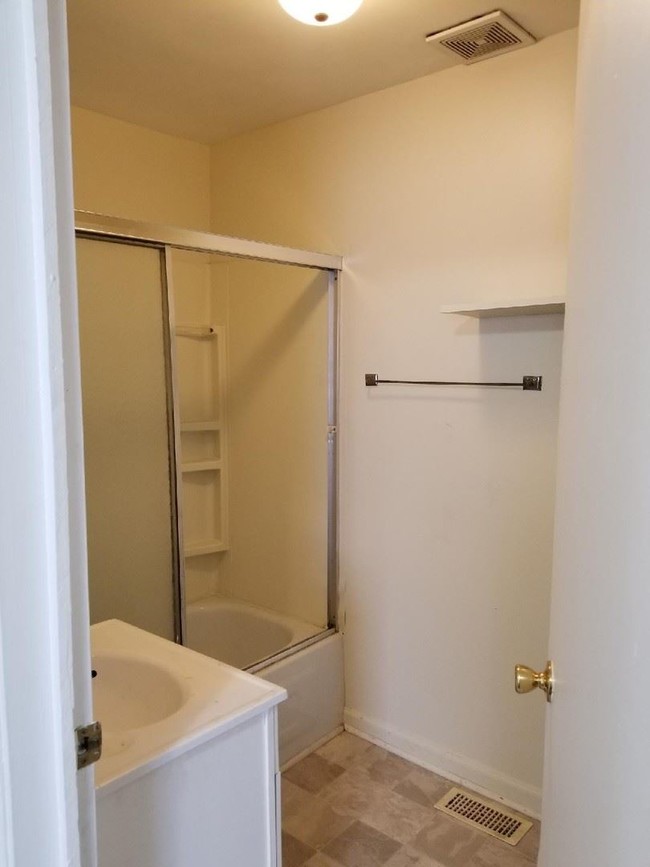 Foto del edificio - 2 br, 1 bath House - 114 N 14th Street