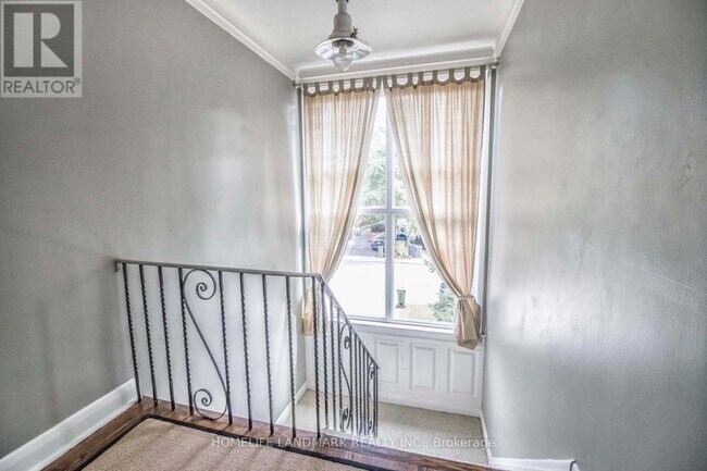 Photo du bâtiment - 66 Queensbury Ave