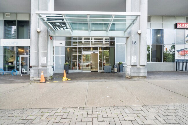 Building Photo - 2 Bed & 2 Bath Condo Available for Rent in...