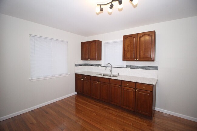 Foto del edificio - 19535 E 14 Mile Rd