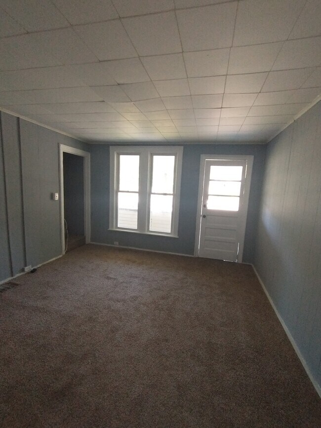 Building Photo - 311 Putnam St