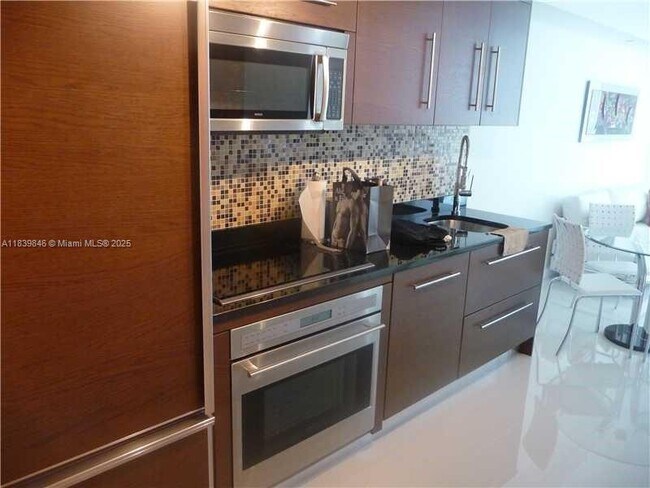 Foto del edificio - 465 Brickell Ave