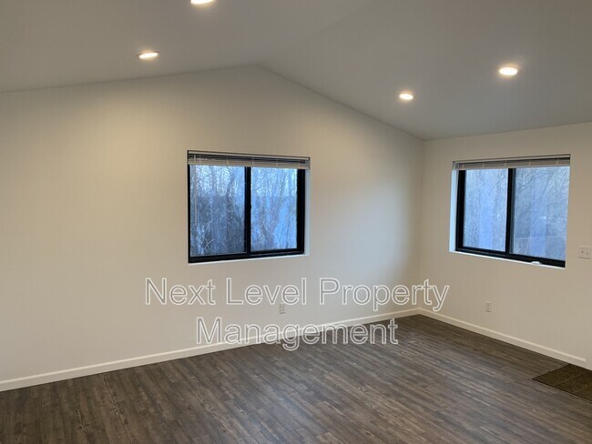 Foto del edificio - 1003 5th St E