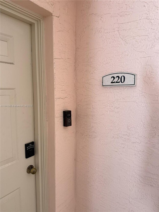 Foto del edificio - 2021 SE 10th Ave