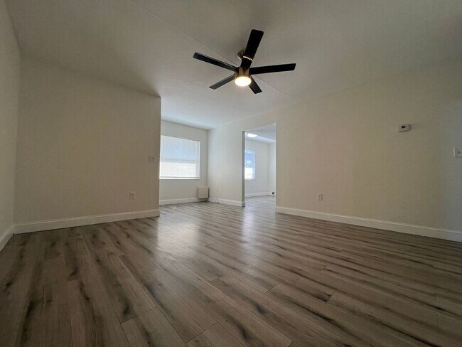 Foto del edificio - 310 E Tomlin St