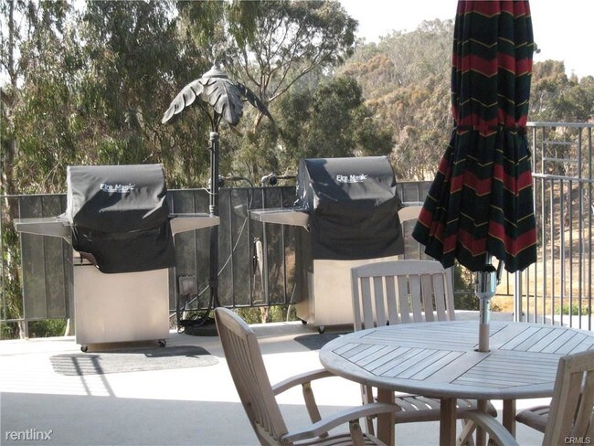 Building Photo - 3 br, 2 bath House - 300 Via Corta Apt 303