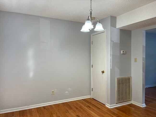 Building Photo - 2263 Forest Acres Dr