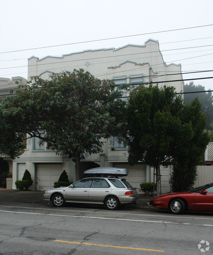 Building Photo - 2220-2226 Cabrillo St