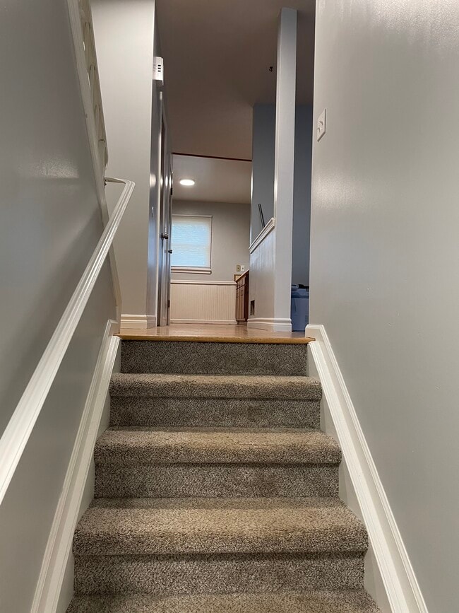 Building Photo - 1083 Cunningham Dr