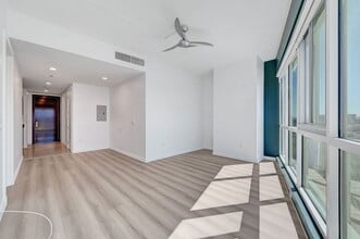 Building Photo - 4575 Dean Martin Dr