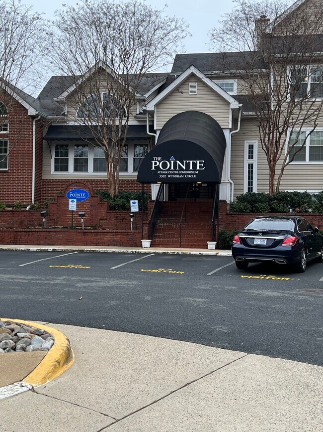 Estacionamiento para visitantes - 3303 Wyndham Cir