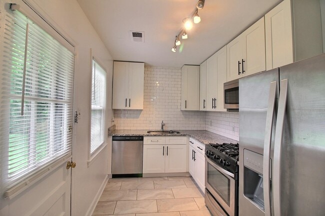 Foto del edificio - 4264 Eastern Cove