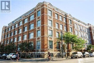 Building Photo - 955 Queen St W