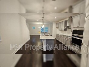 Building Photo - 443 Diamond Dove Cv