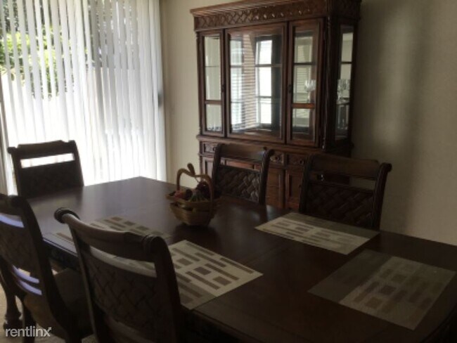Building Photo - 3 br, 2.5 bath Townhome - 1840 Monserrat Way