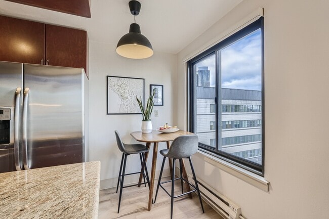 Building Photo - 1105 Spring St