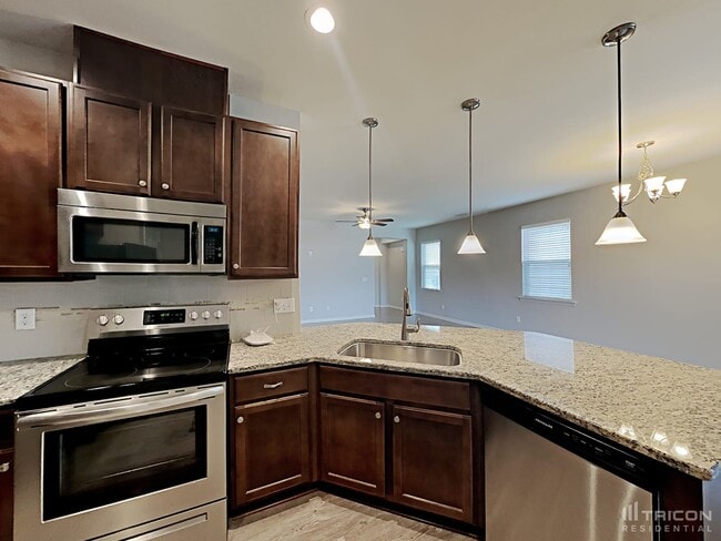 Building Photo - 932 Avondale Dr